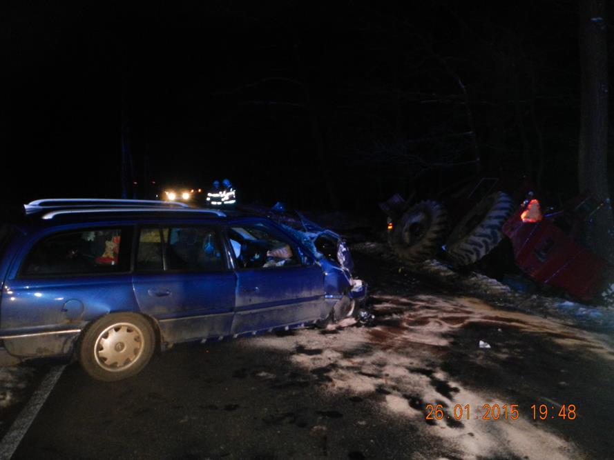 4 Dopravní nehoda OA a traktor, Žár - 26. 1. 2015 (1).JPG