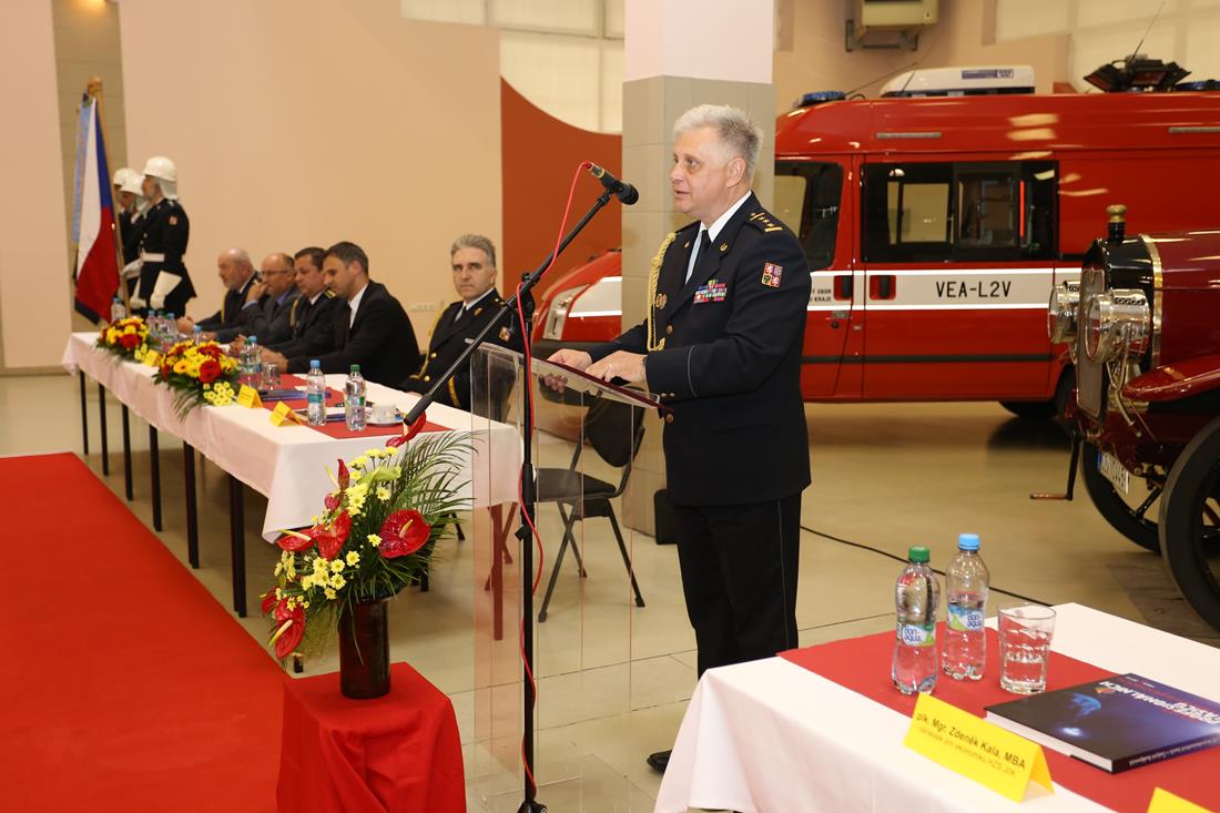 4 Oslavy 150 let prof. hasičů - 12. 5. 2016 (1).JPG