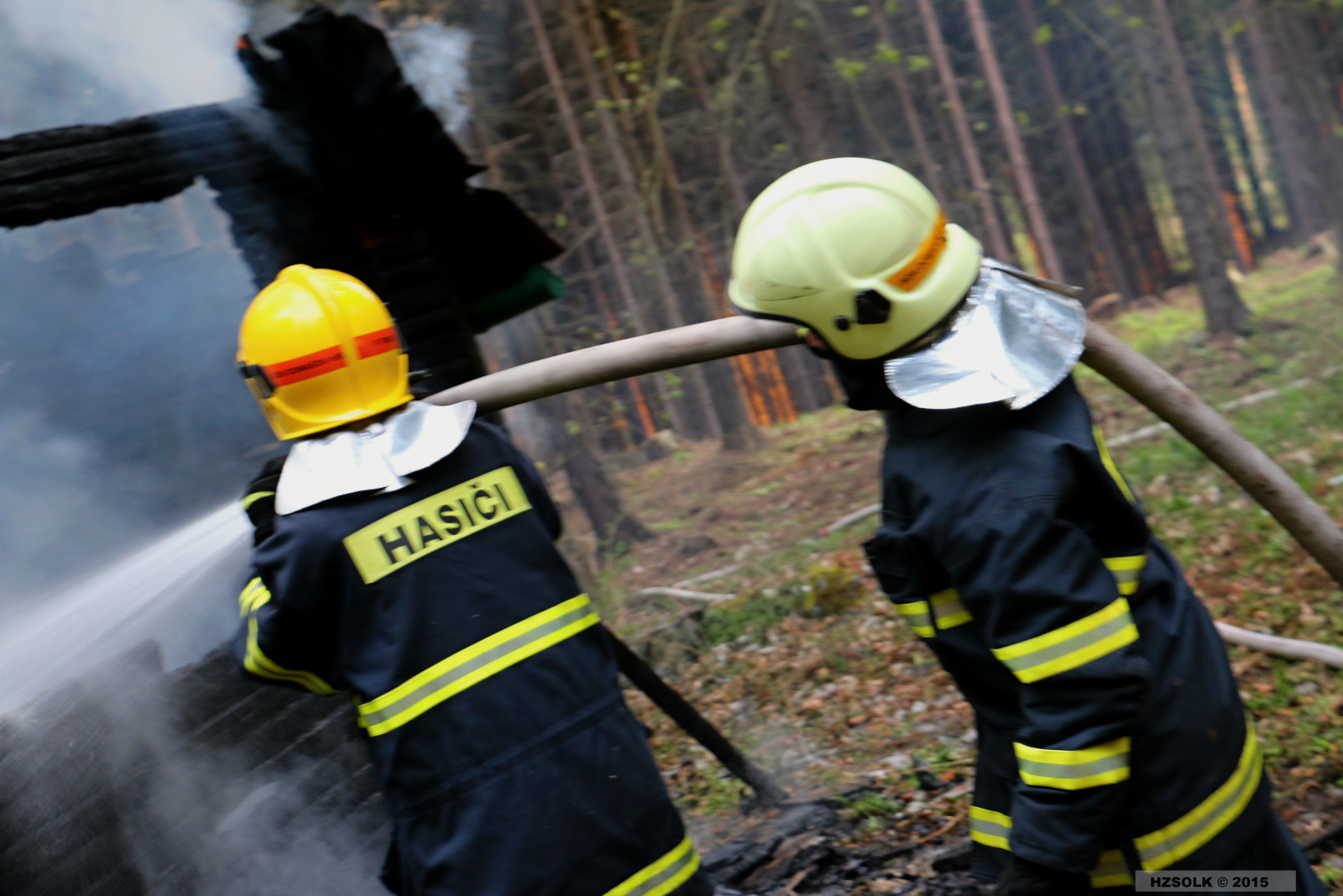 4 P_NB_2-5-2015 Požár chaty Jivová směr Domašov nad Bystřicí (28).JPG