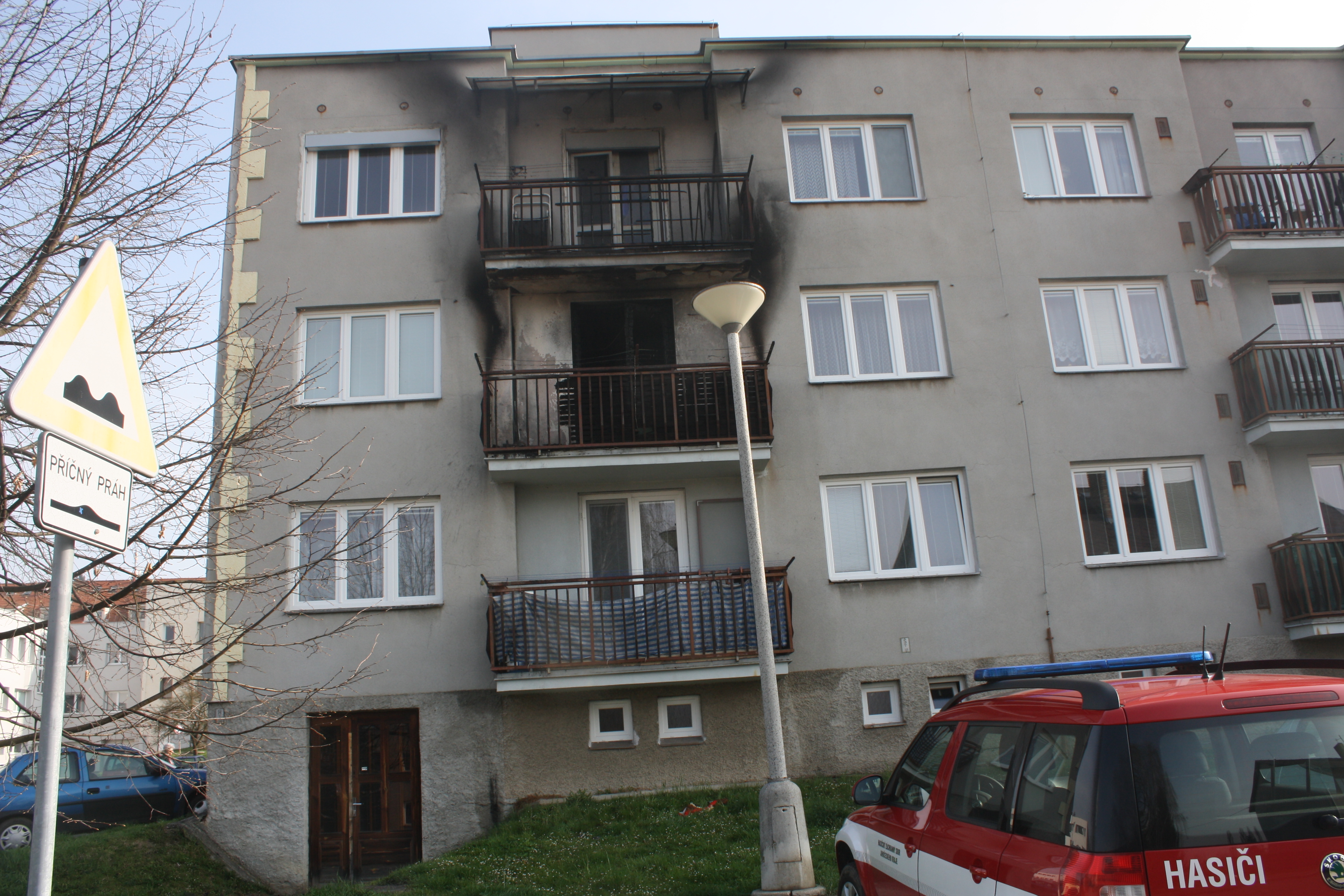 4 Požár balkónu, Hluboká nad Vltavou - 2. 4. 2014 (2).JPG