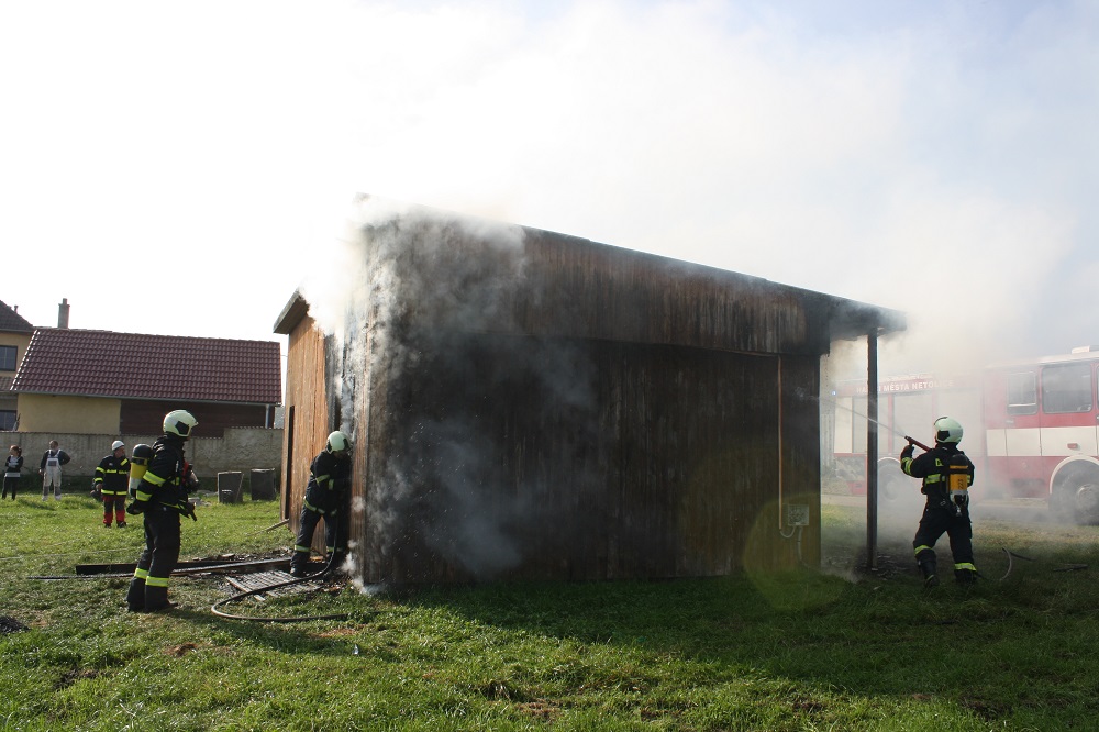 4 Požár buněk, Radošovice - 3. 10. 2014 (2).JPG