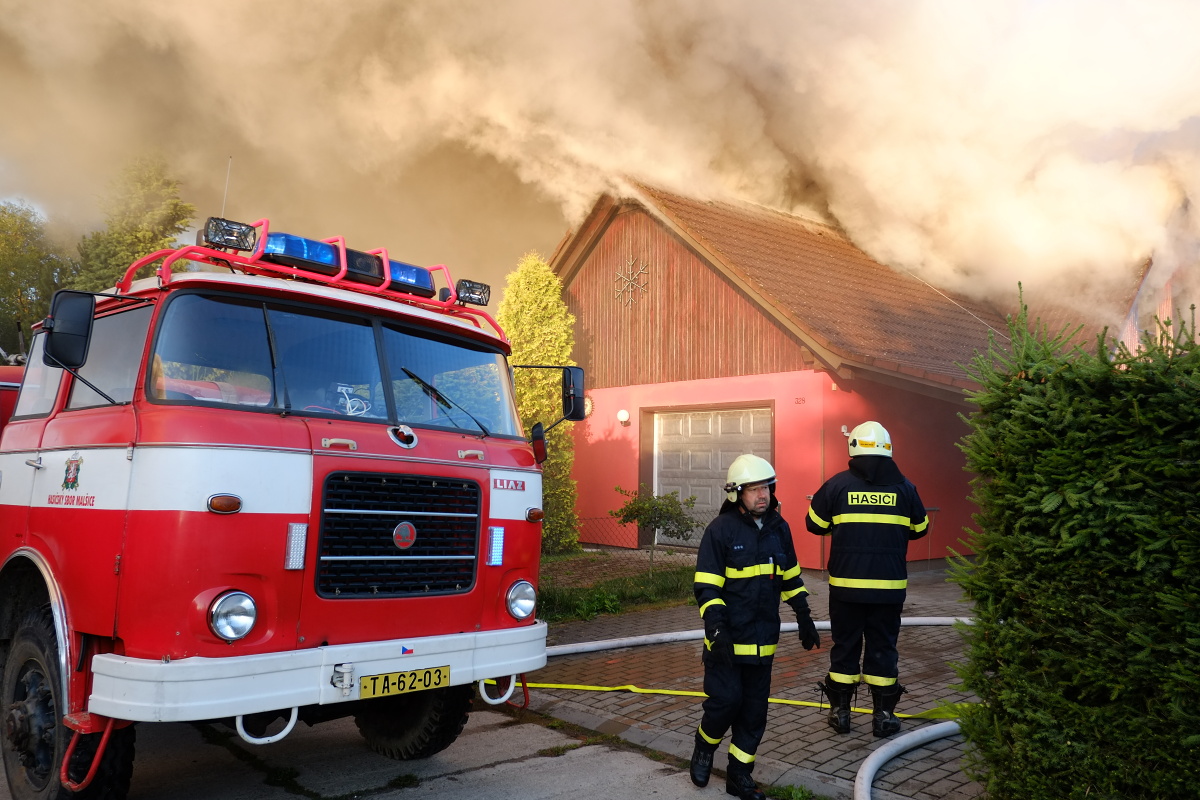 4 Požár domu, Malšice - 1. 7. 2014 (3).JPG