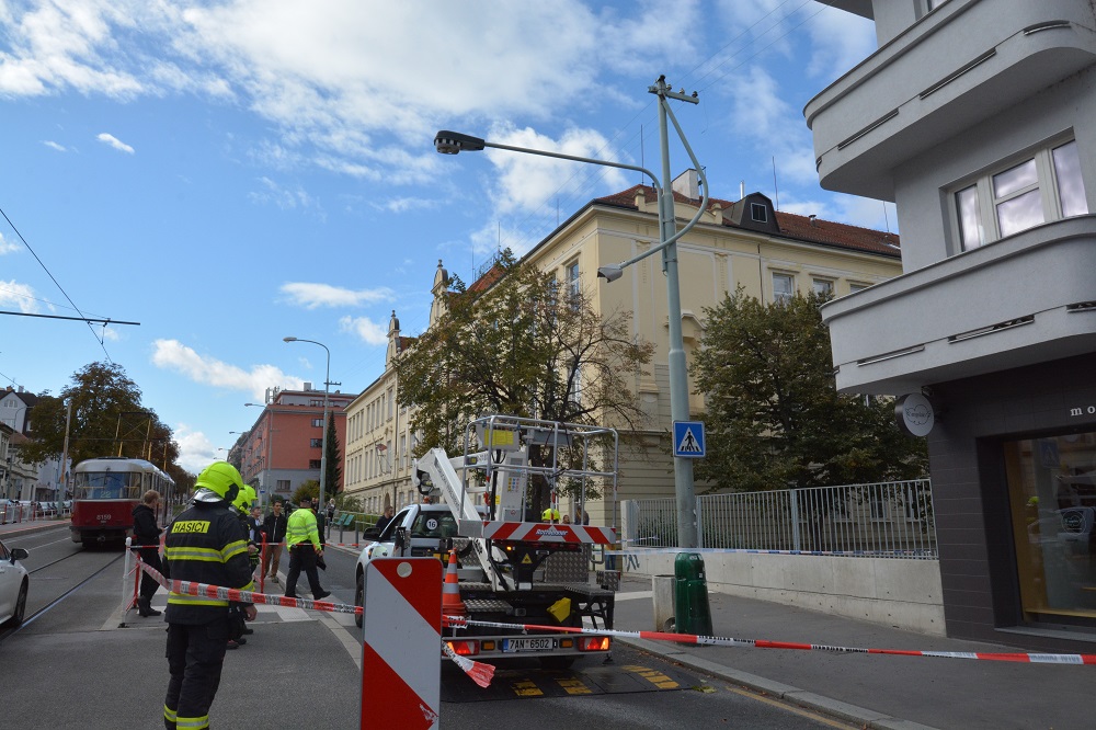 4 Spadlá lampa Bělohorská