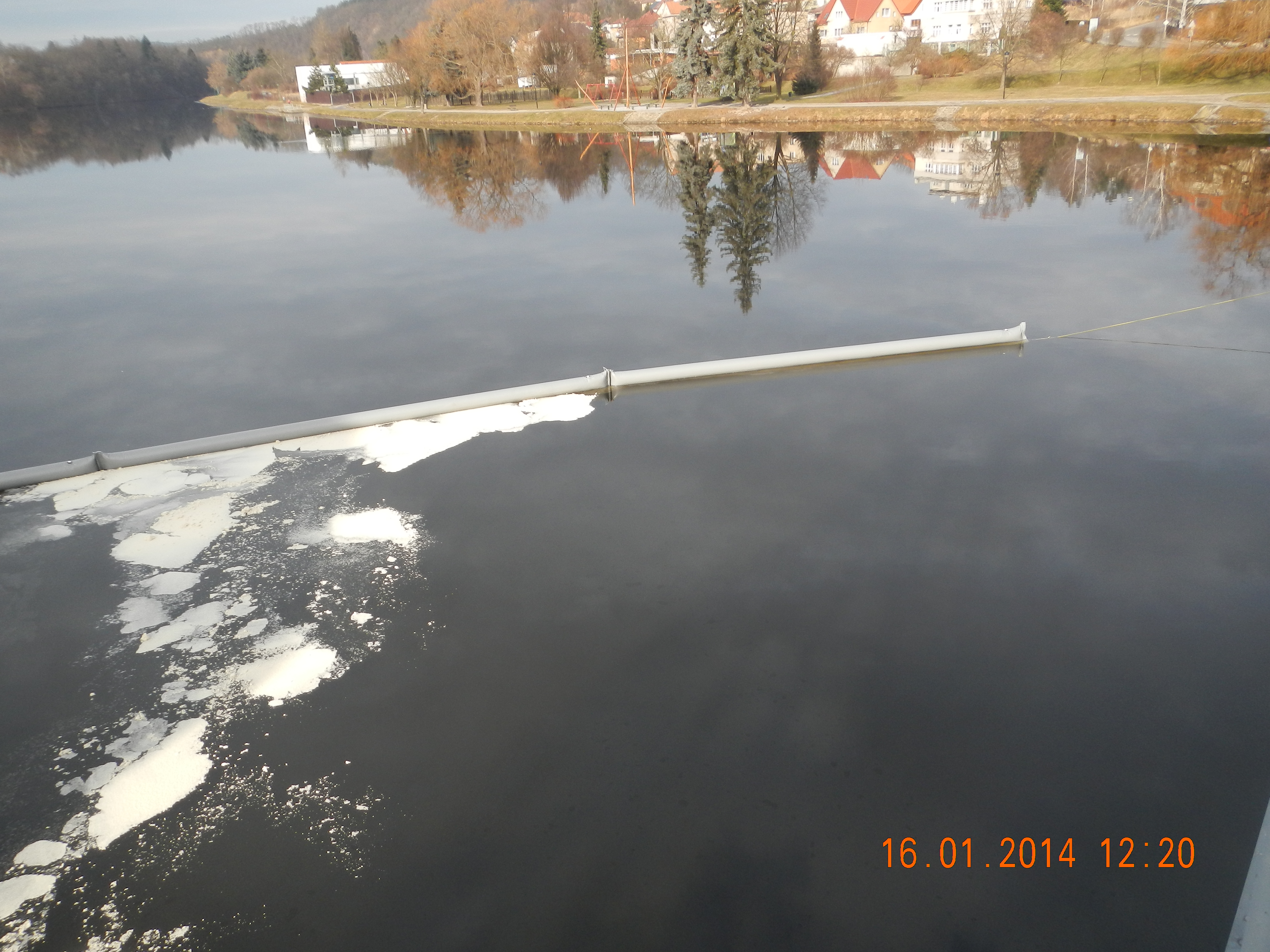 4 Únik látek do Vltavy, Týn nad Vltavou - 16. 1. 2014 (5).jpg