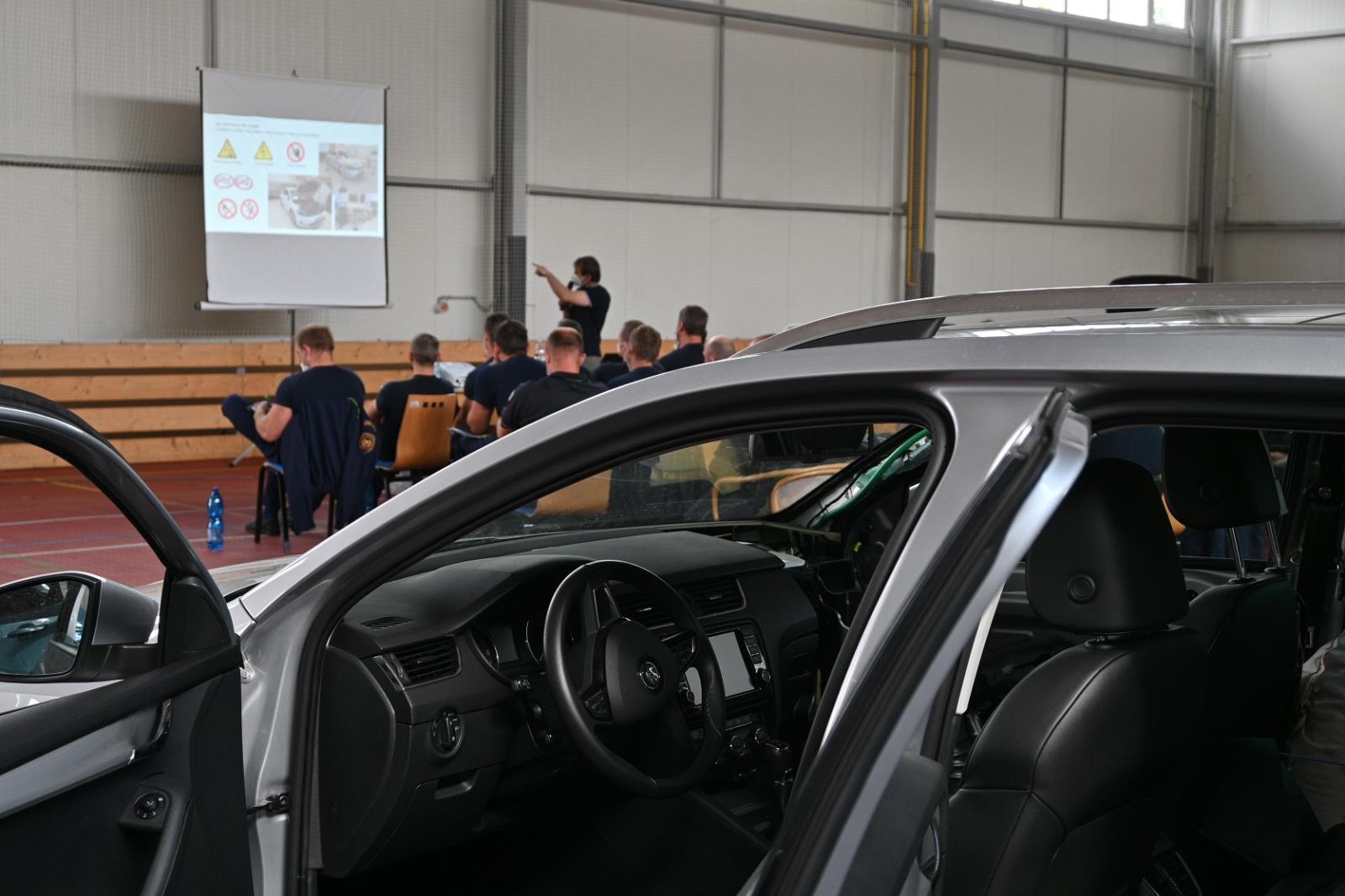 4_Rescue meeting 2021_teoretická část_přednáška na téma elektromobilita.JPG