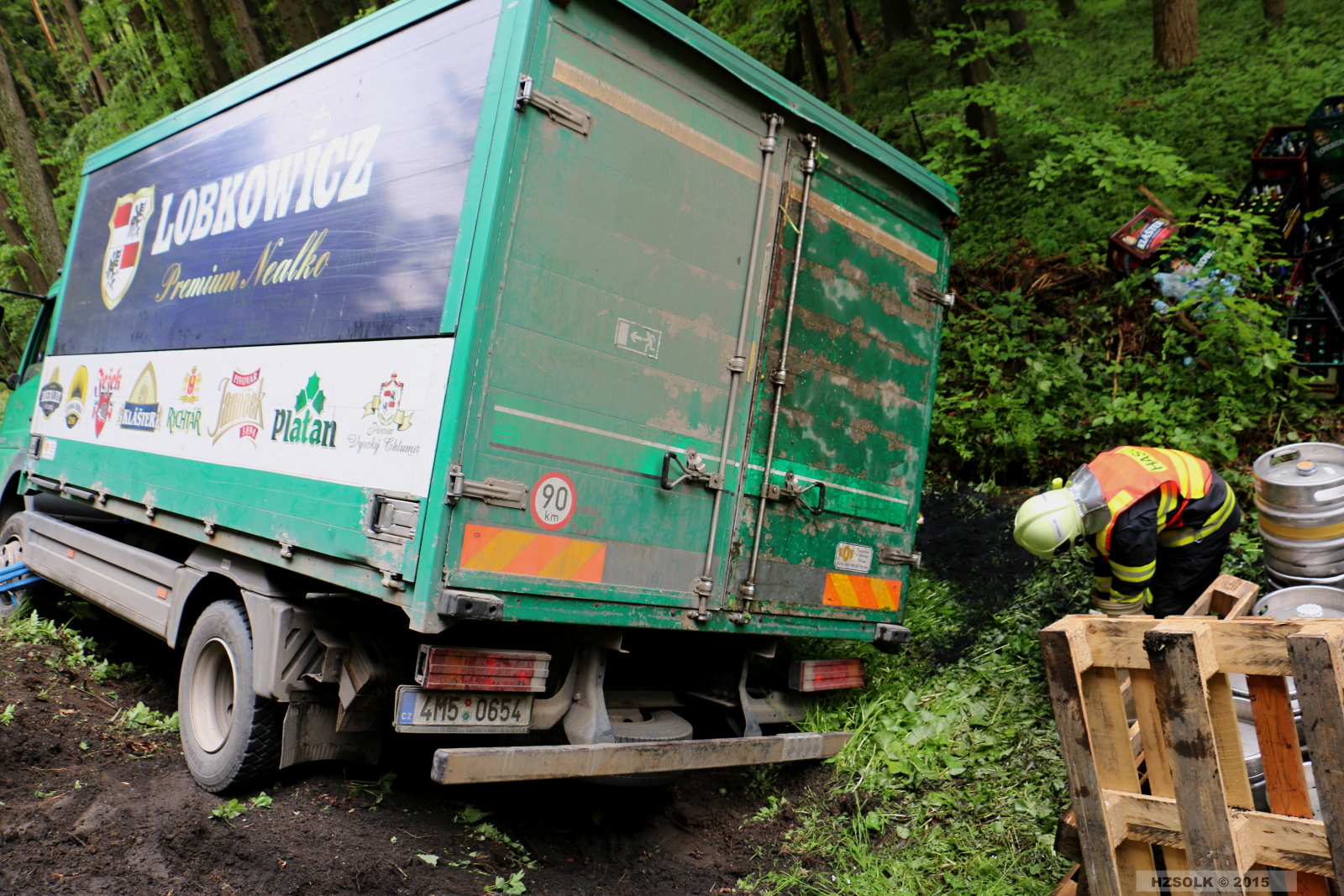 5 21-5-2015_DN_nákladní_vozidlo_vyprosteni_Jedli_Sumpersko (13).JPG