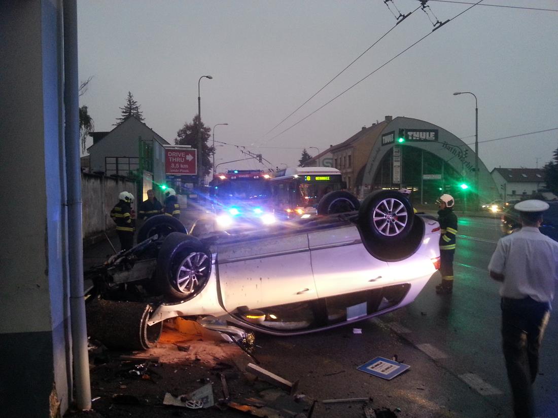 5 Dopravní nehoda OA, České Budějovice - 15. 10. 2015 (5).jpg