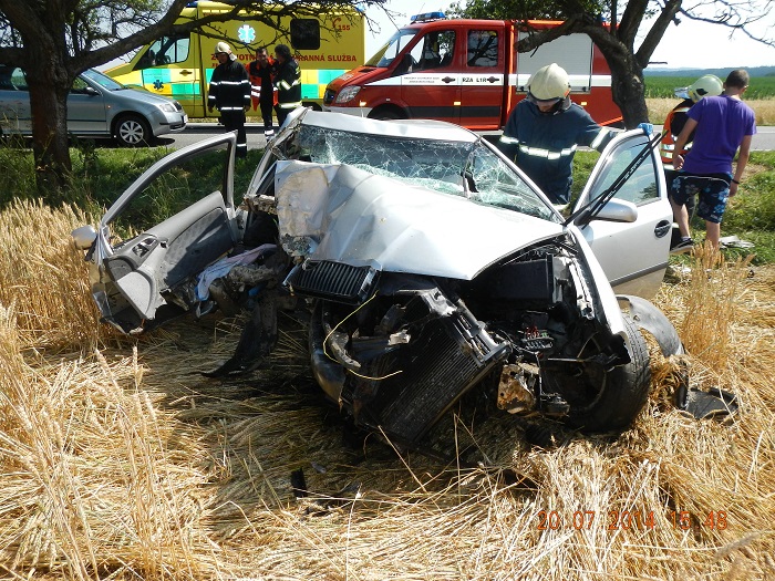 5 Dopravní nehoda OA, Kladruby - 20. 7. 2014 (4).jpg