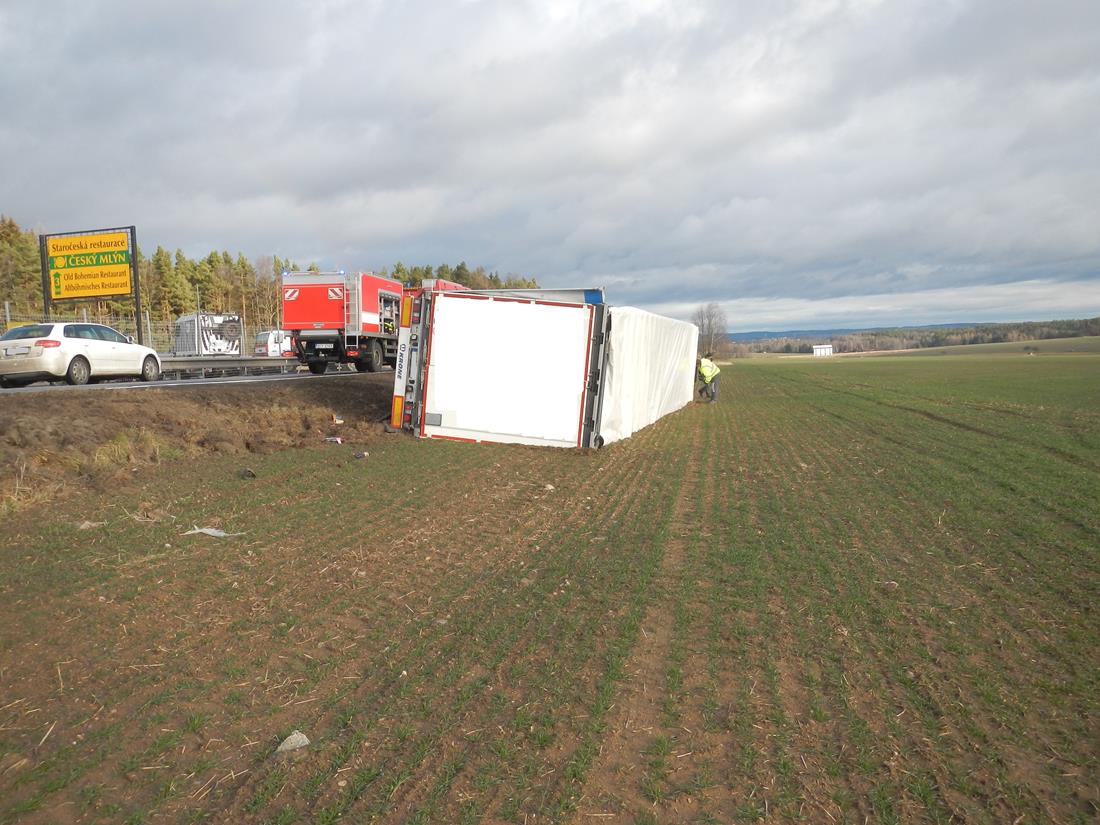 5 Dopravní nehoda kamiónu, Dolní Třebonín - 12. 1. 2016 (5).JPG