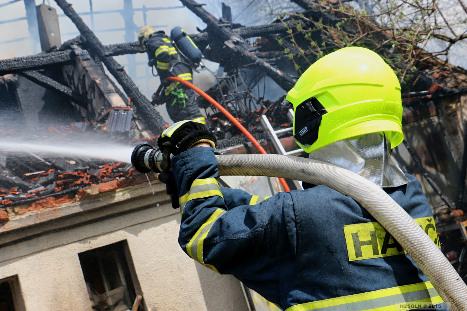 5 P_NB_26-4-2015 požár RD Nové Valteřice (55).JPG