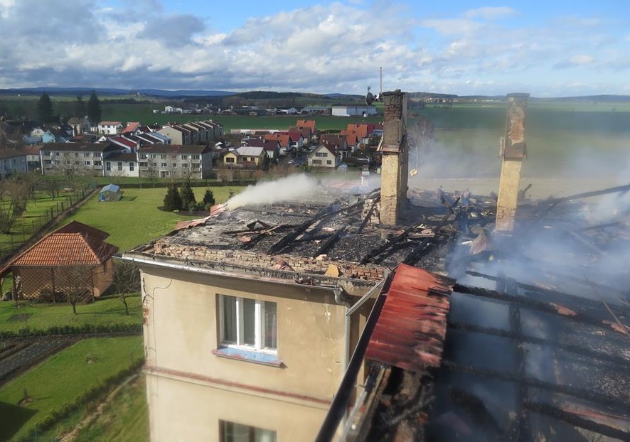 5 Požár kostela, Mirovice - 31. 3. 2015 (6).JPG