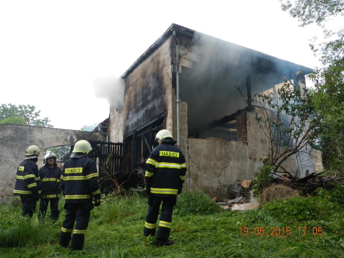 5 Požár statku, Trhové Sviny - 19. 5. 2015 (6).JPG