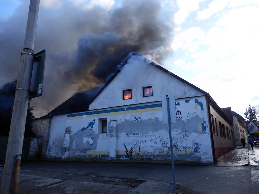 5 Požár střechy, Jindřichův Hradec - 5. 3. 2015 (13).JPG