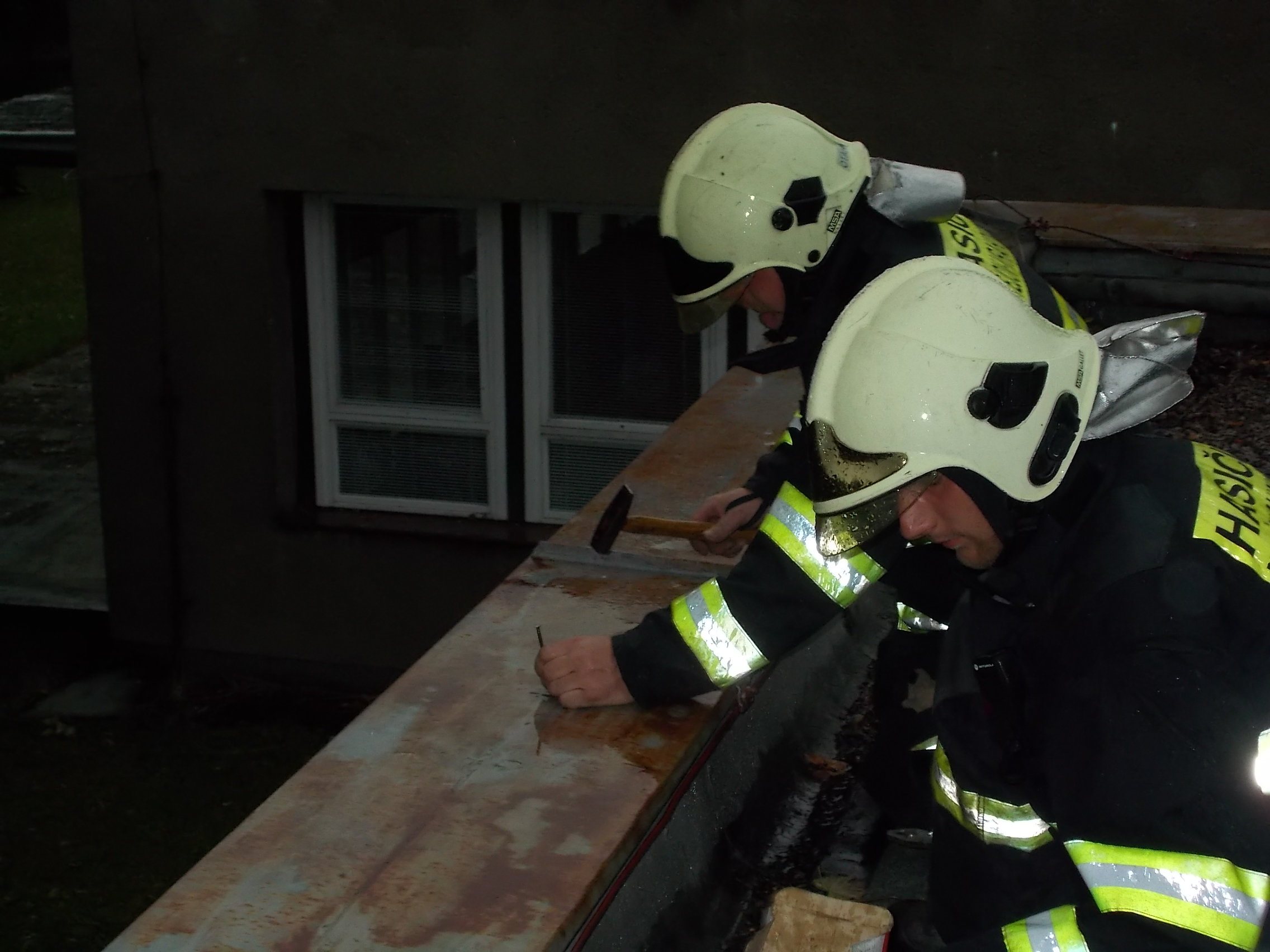 5 TP_27-7-2014_Uvolněné plechy školka Vrahovice (5).JPG