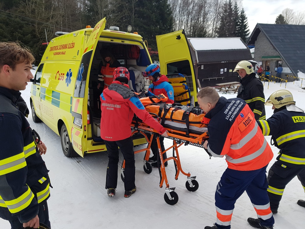5_3_2018 záchrana lyžaře Hofmanky (2).jpg