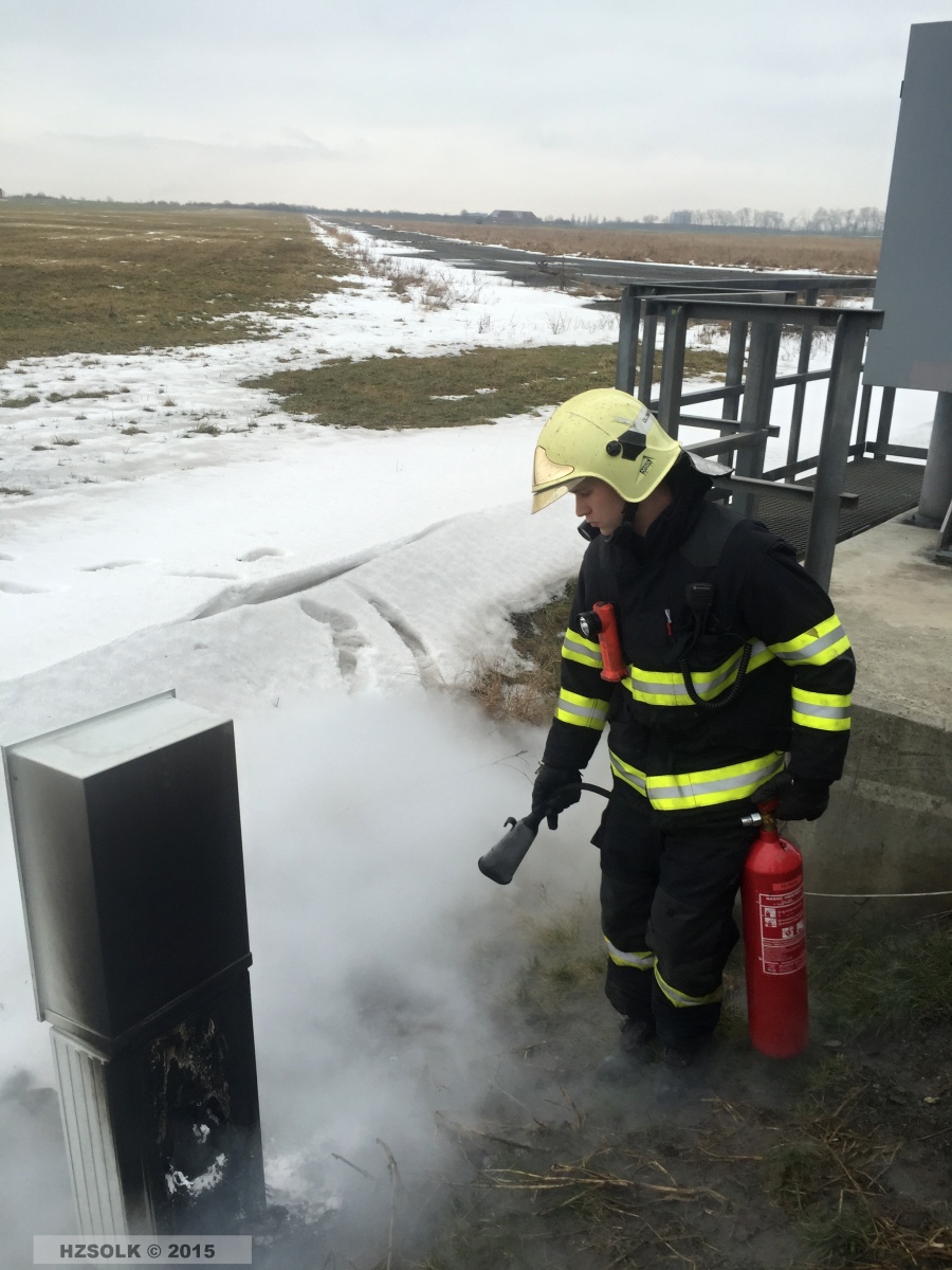 6 11-2-2015 Požár elektrorozvadeče mýtného zařízení na obchvatu Olomouce (6).JPG