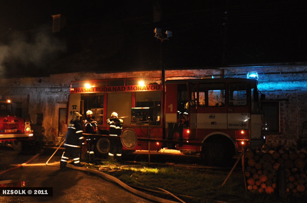 6 22.10.2011 Požár autoservisu a stolárny Ruda nad Moravou - Bohdíkov34.JPG