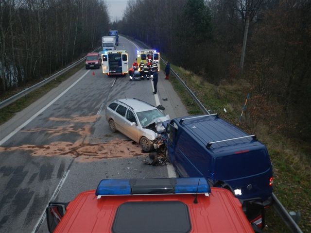 6 Dopravní nehoda 2 OA, Nová Hlína - 27. 11. 2014 (1).jpg