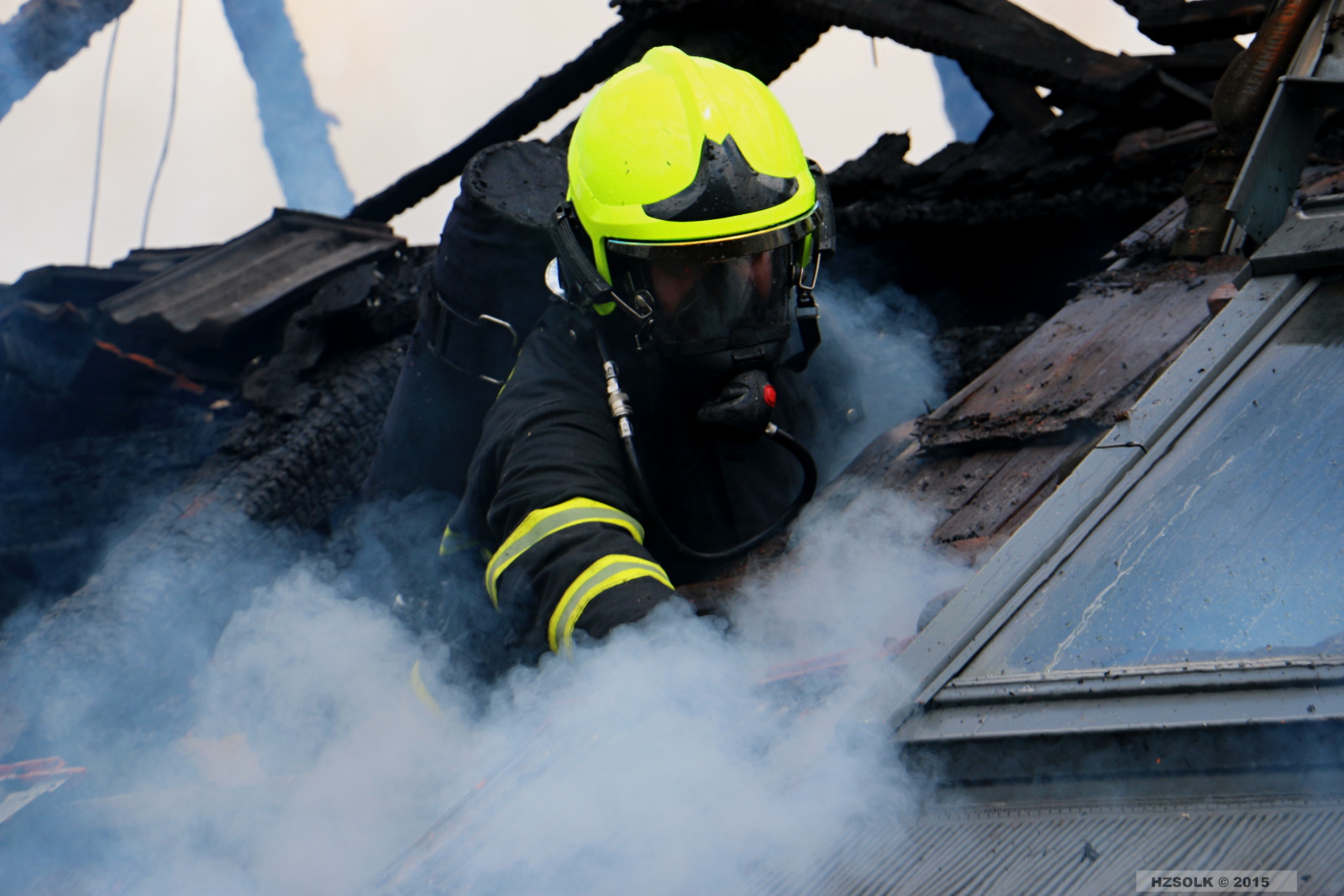 6 P_NB_26-4-2015 požár RD Nové Valteřice (14).JPG