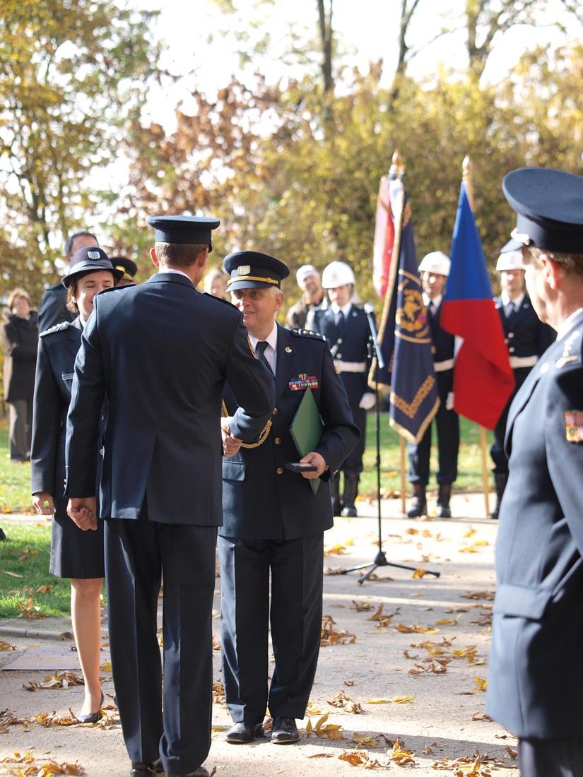 6 Slavnostní slib a předání medailí, Hluboká nad Vltavou - 26. 10. 2015 (13).JPG