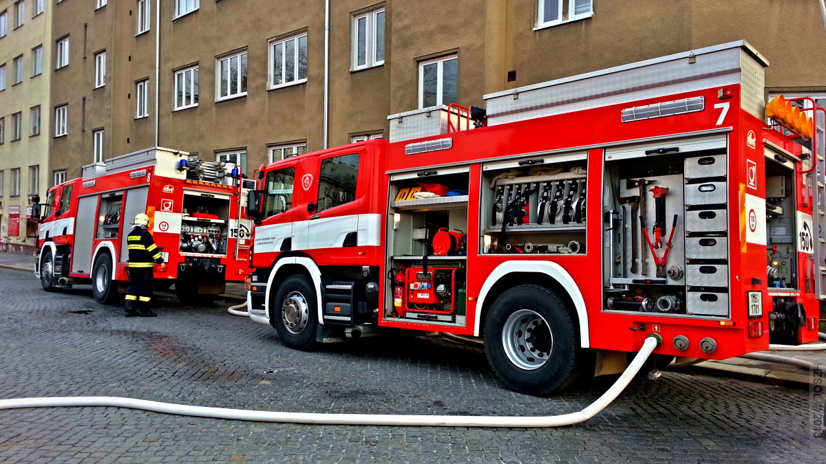 6 požár střechy bytového domu Gorazdovo náměstí Olomouc - 15-3-2013 (5).jpg