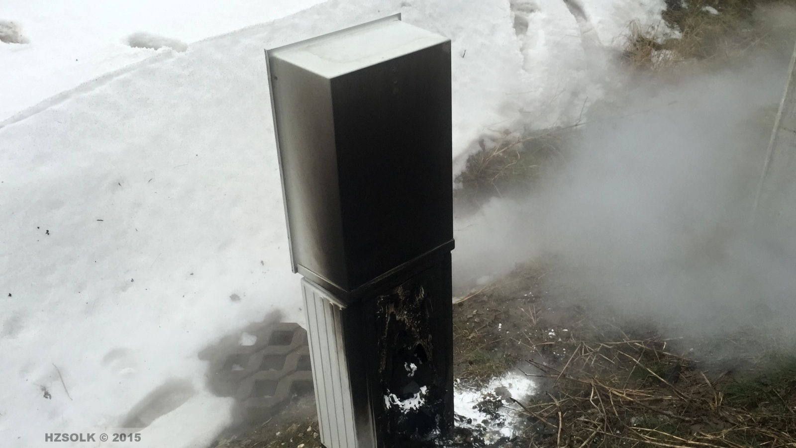 7 11-2-2015 Požár elektrorozvadeče mýtného zařízení na obchvatu Olomouce (7).JPG