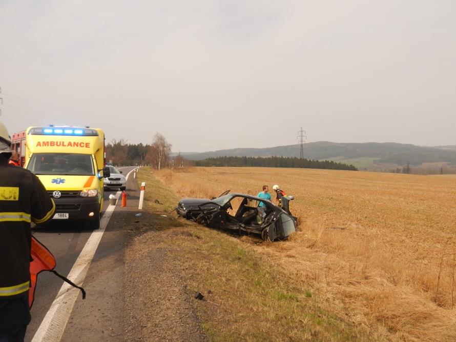 7 Dopravní nehoda 2 OA, Hodušín - 11. 4. 2015 (7).JPG