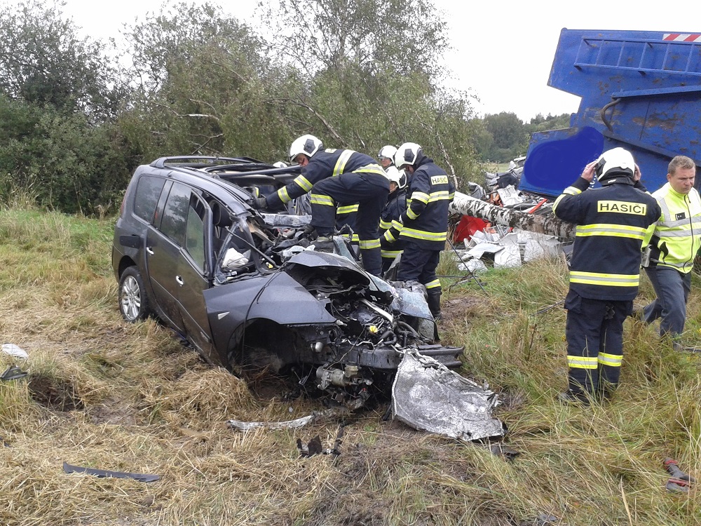 7 Dopravní nehoda 3 NA a 2 OA, Plástovice - 27. 8. 2014 (5).jpg