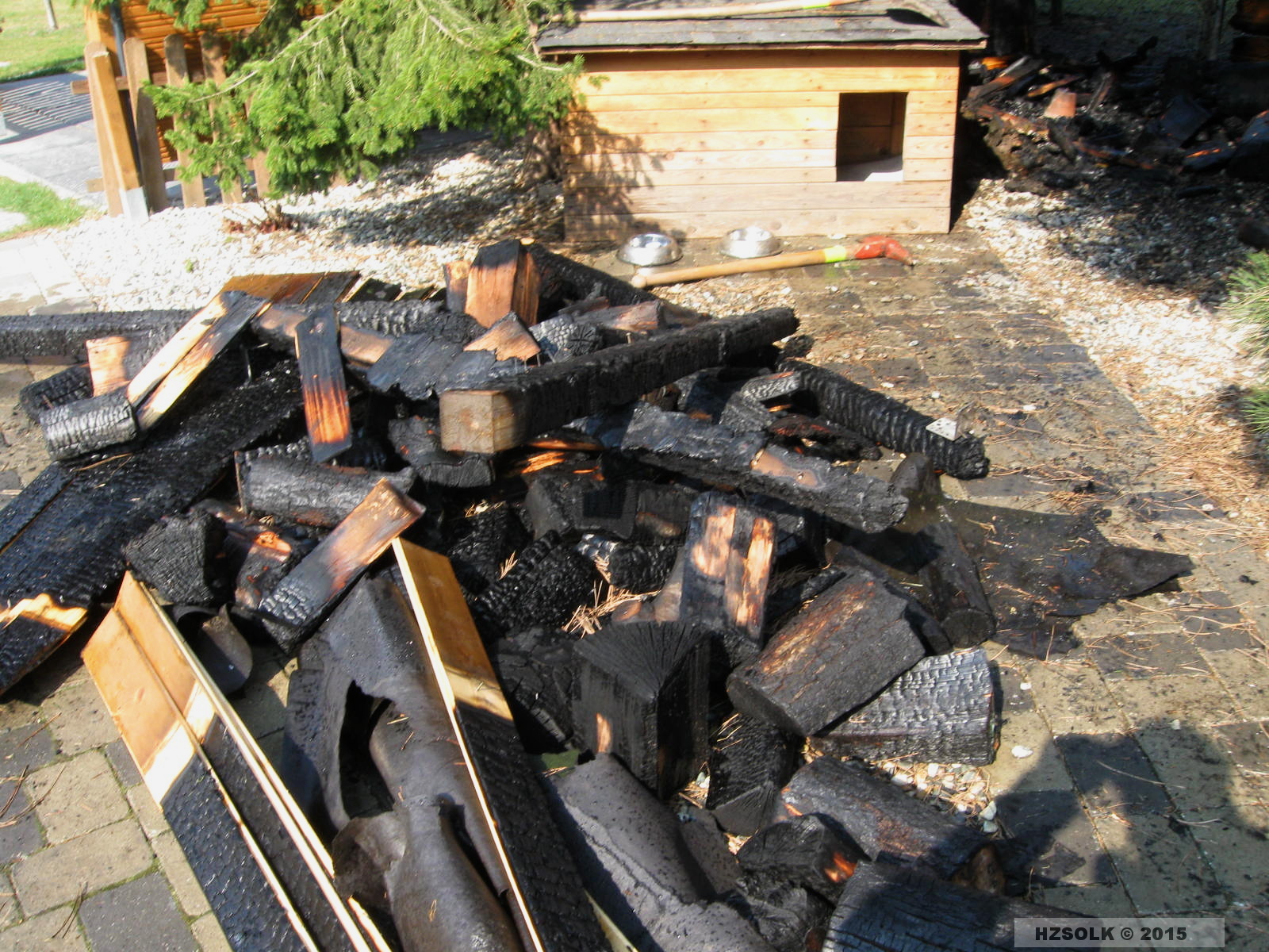 7 P_CHP_24-3-2015 Požár přístřešek Lipník nad Bečvou (7).JPG