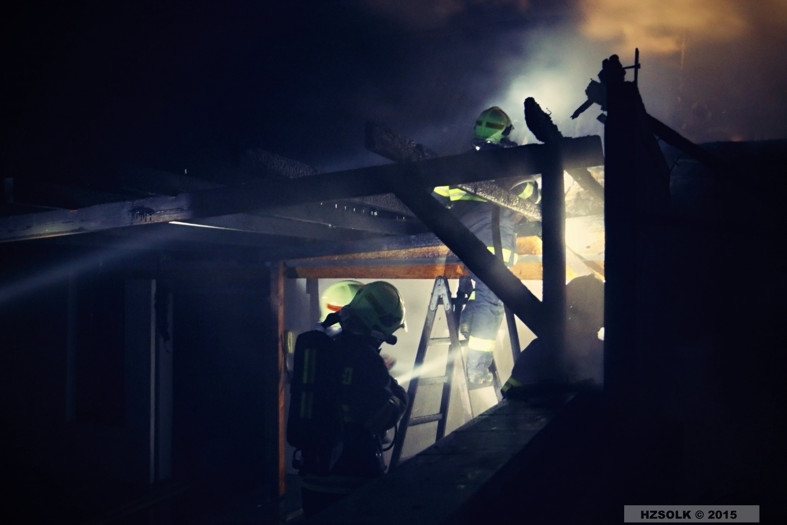 7 P_NB_11-1-2015 Požár budovy a garáží Střížov, Drahanovice (27).JPG