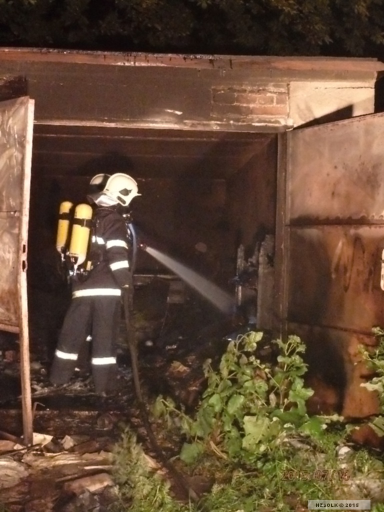 7 P_NB_16-7-2015 Požár garáže Přerov (7).JPG