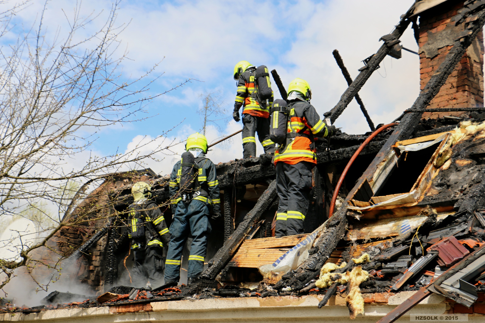 7 P_NB_26-4-2015 požár RD Nové Valteřice (57).JPG