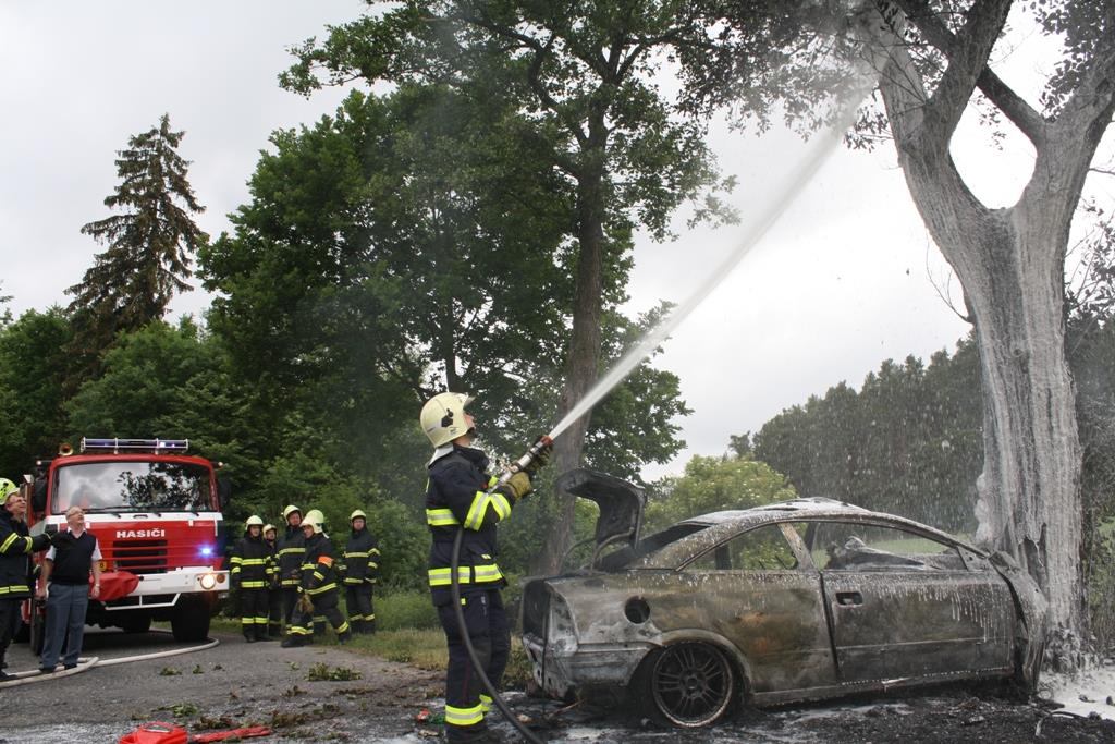 7 Požár OA, Kalenice - 19. 6. 2015 (7).JPG