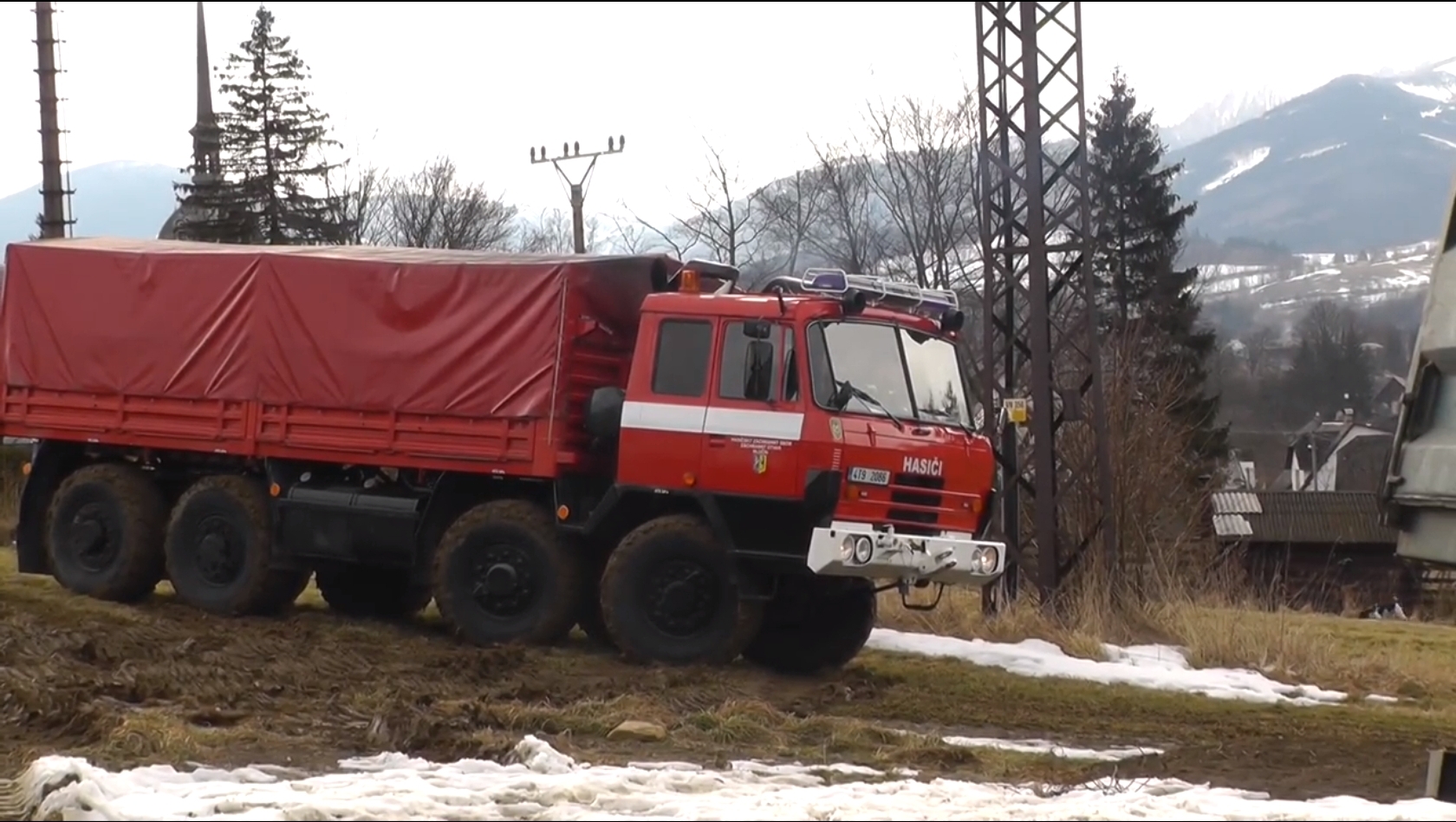 7 TP_24-2-2015 Vyproštění nakloněného nákladního vozidla Jeseník (7).jpg