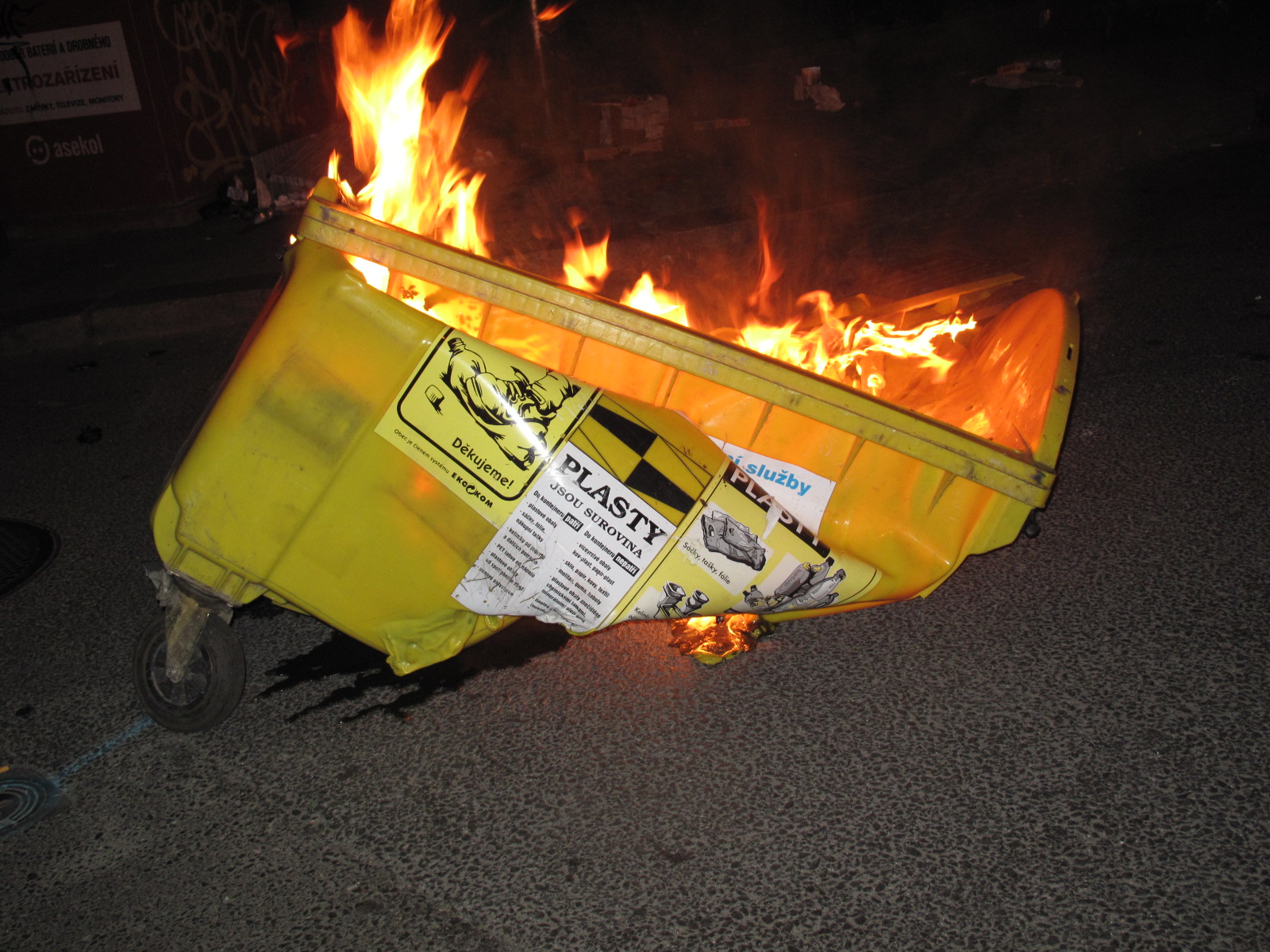 7.8.2015 požár popelnice Plzeň.JPG