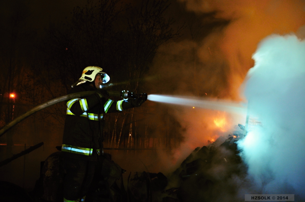 8 18-4-2014P_NB_ hala Olomouc Chválkovice (16).JPG