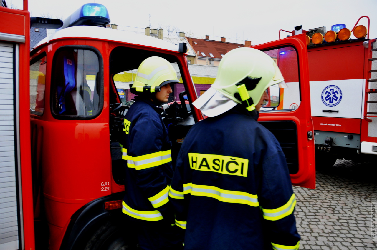 8 22-11-2012 Požár drážní budova Olomouc město (16).JPG