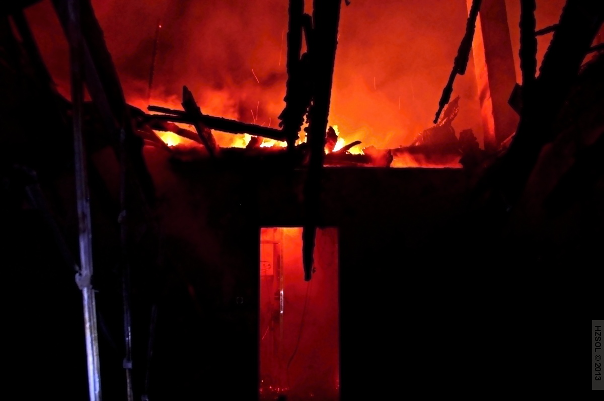 8 7-3-2013 Požár RD Olomouc Slavonín press foto (8).JPG