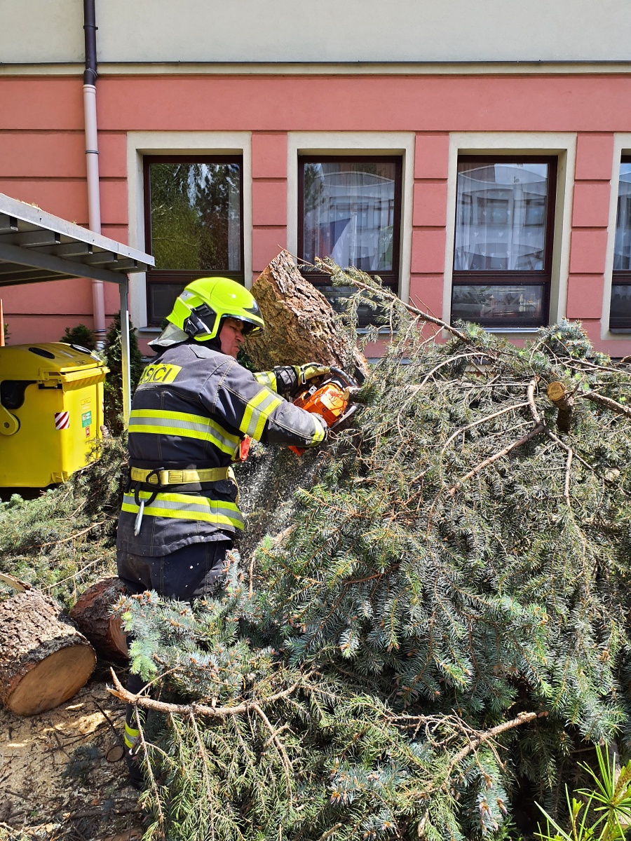 8 Odklízení následků po silné bouři