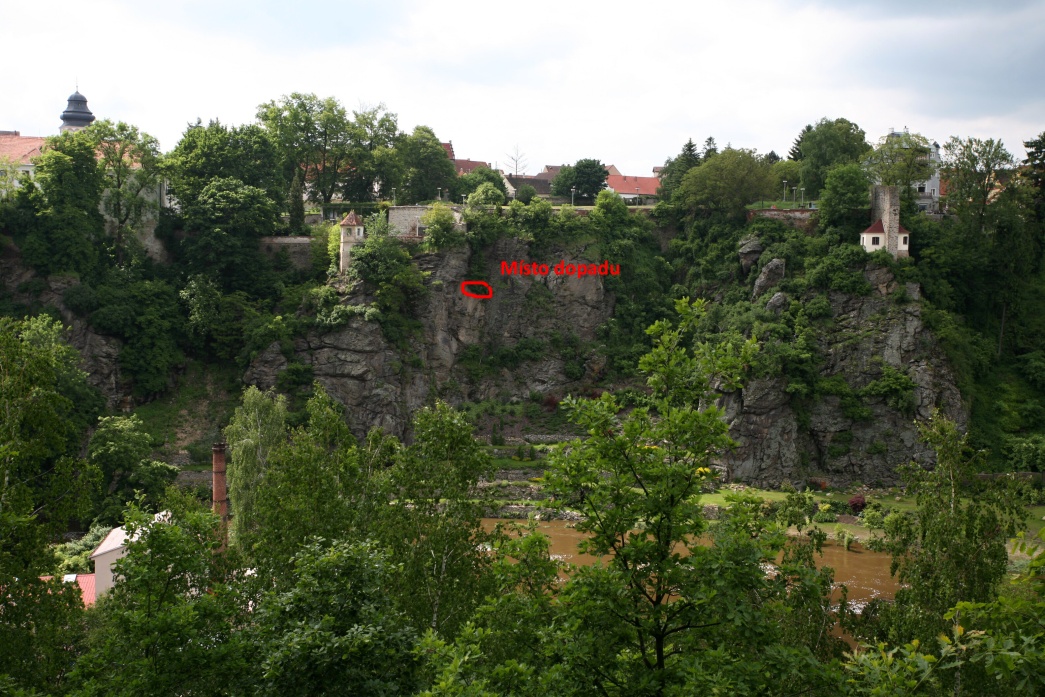 8 Záchrana osoby po pádu z hradeb, Bechyně - 7. 6. 2013 (8).jpg