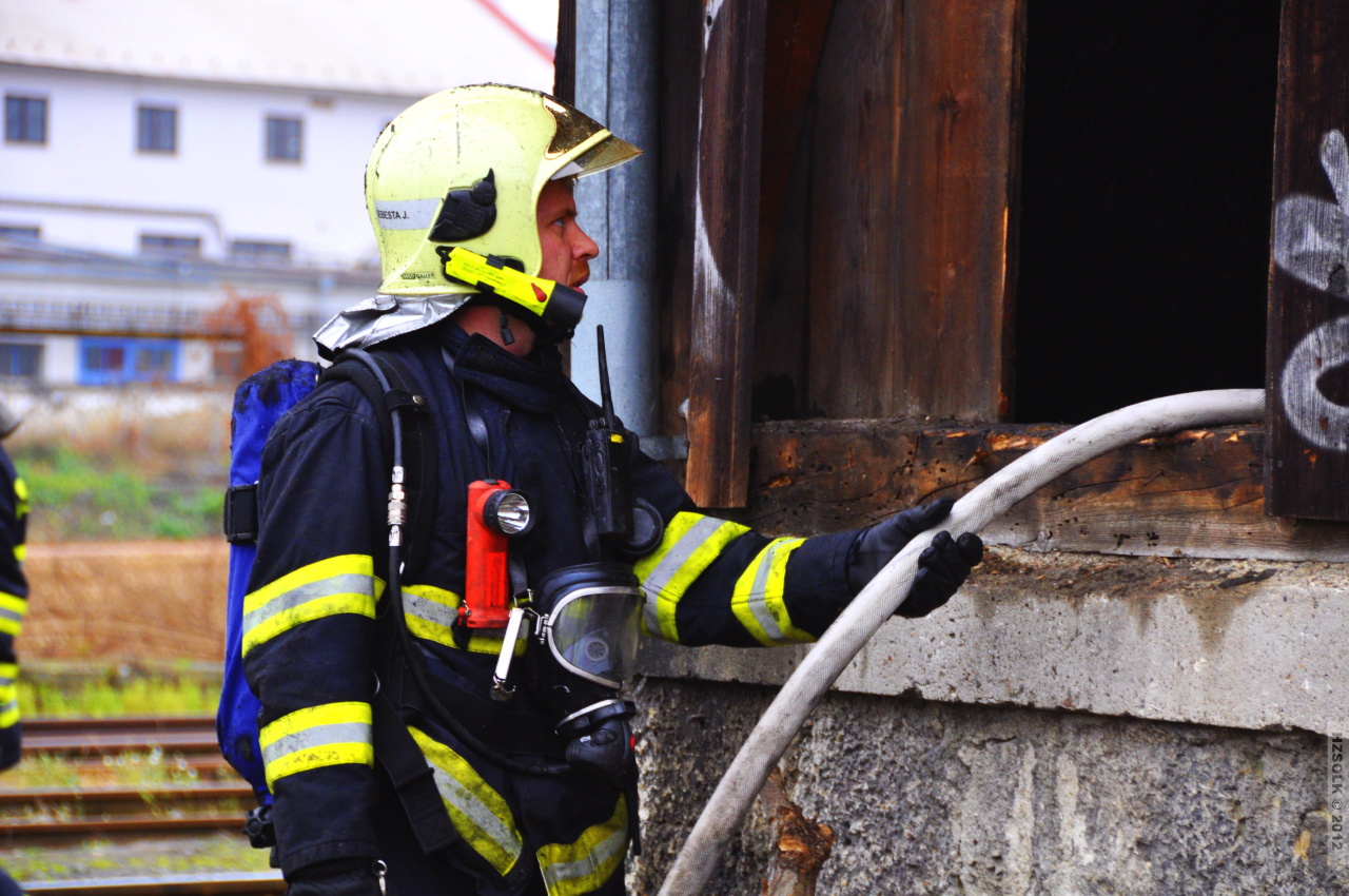 9 22-11-2012 Požár drážní budova Olomouc město (17).JPG