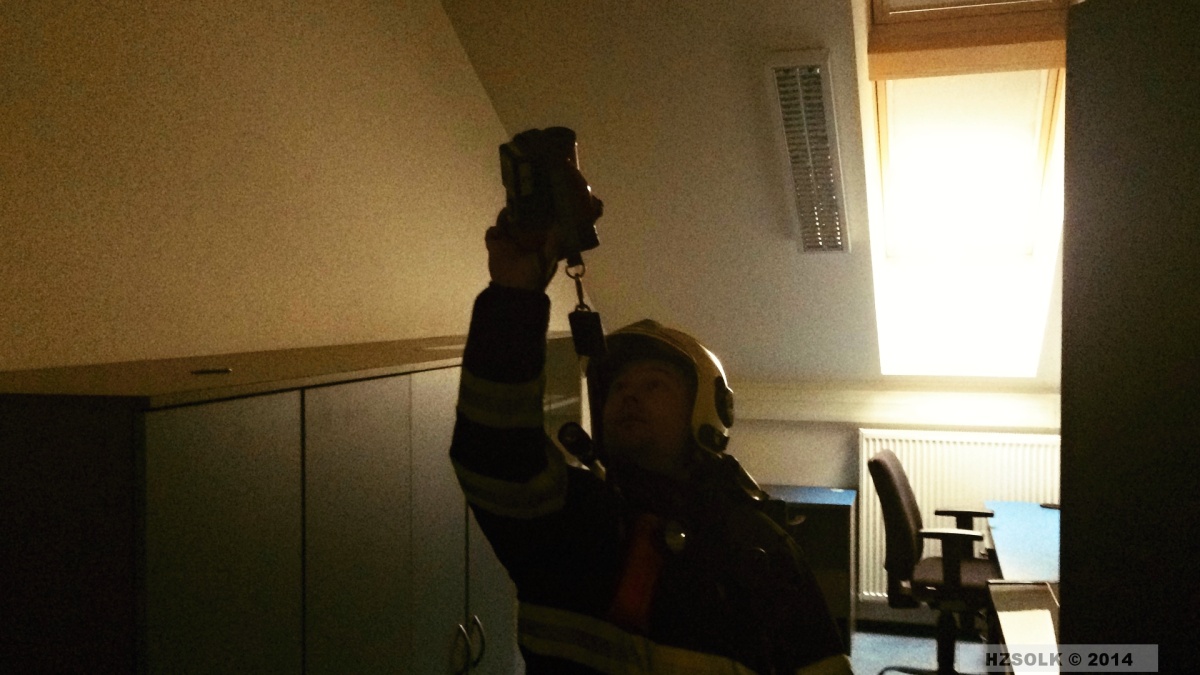 9 23-3-2014 zkrat elektroinstalace strojovna výtahu ZŠ Tomkova Olomouc (6).JPG