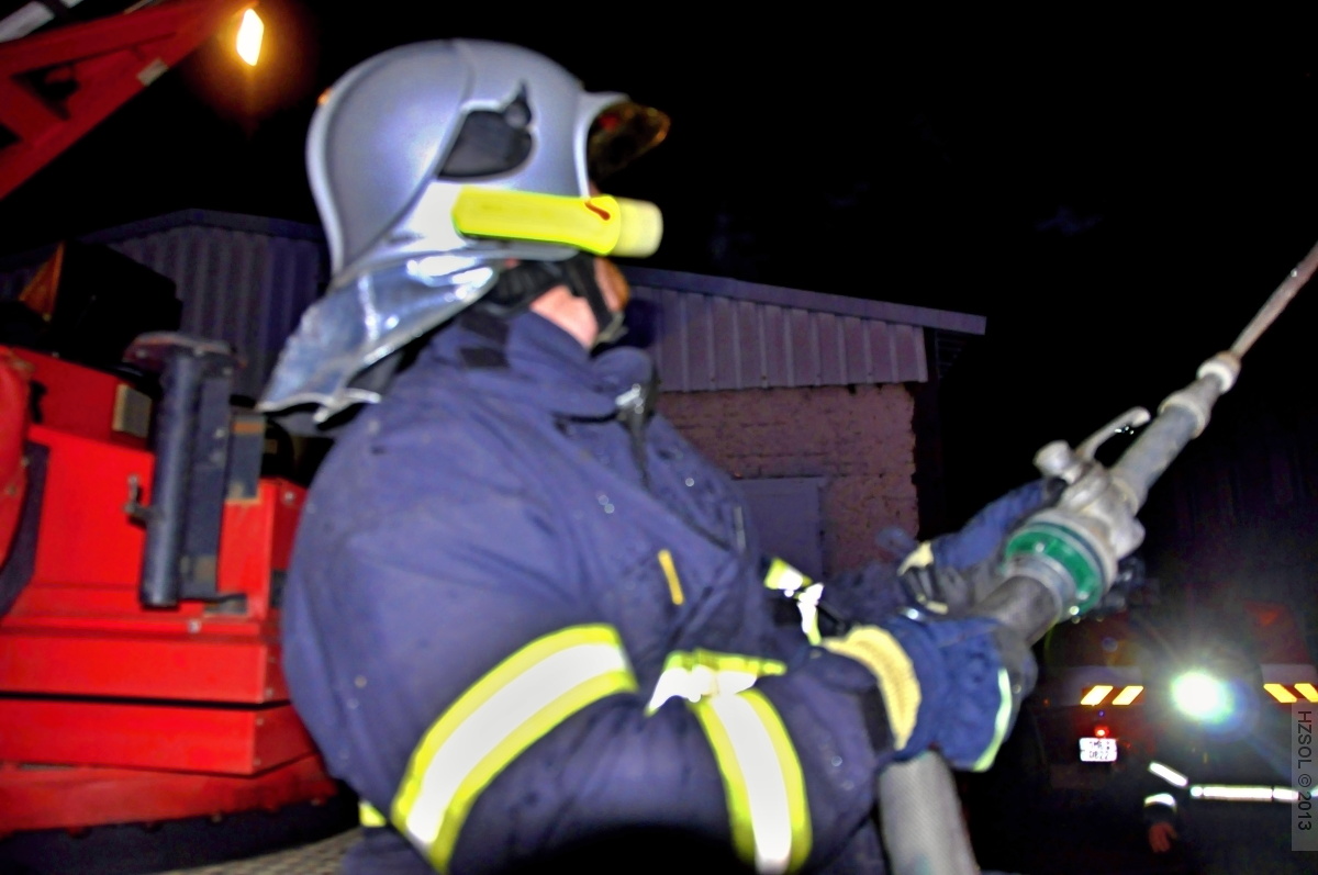 9 4-3-2013 Požár střechy průmyslového objektu Šumperk - Žerotínská ul (9).JPG