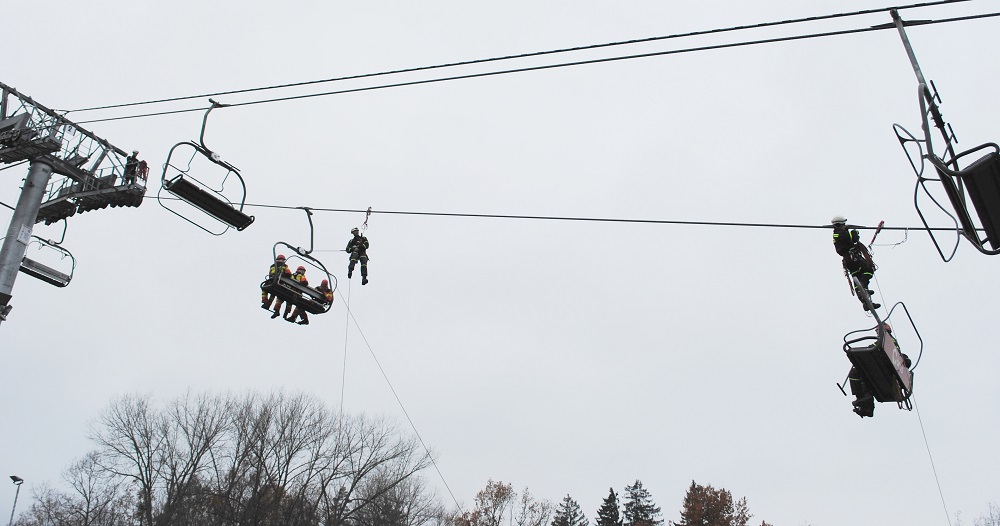 9 Cvičení lezecké skupiny HZS JčK ÚO Tábor, Monínec - 12. 11. 2014 (8).JPG