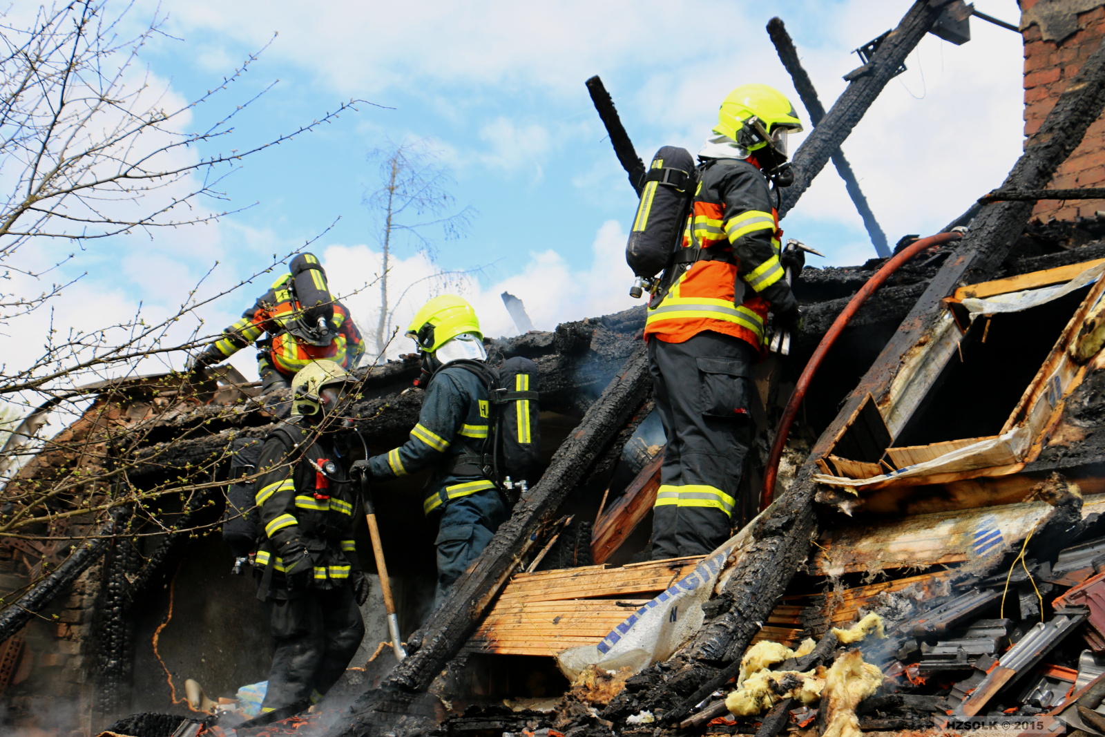 9 P_NB_26-4-2015 požár RD Nové Valteřice (59).JPG