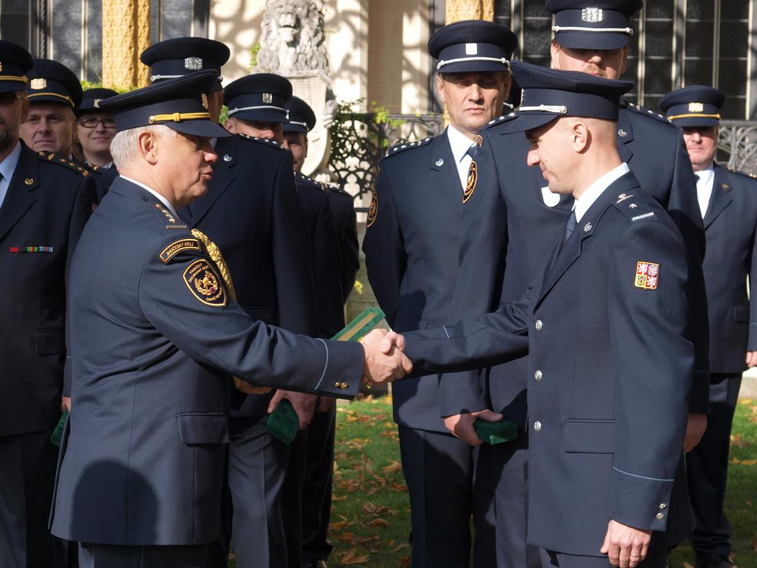 9 Slavnostní slib a předání medailí, Hluboká nad Vltavou - 26. 10. 2015 (22).JPG