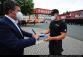 9_Ministr vnitra Jan Hamáček uděluje medaili jednomu z hasičů zasahujícího v Řecku (2)