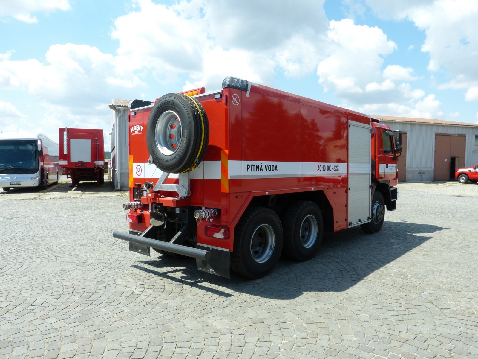 AC 10 000 - S2Z T815 6x6 (4).jpg