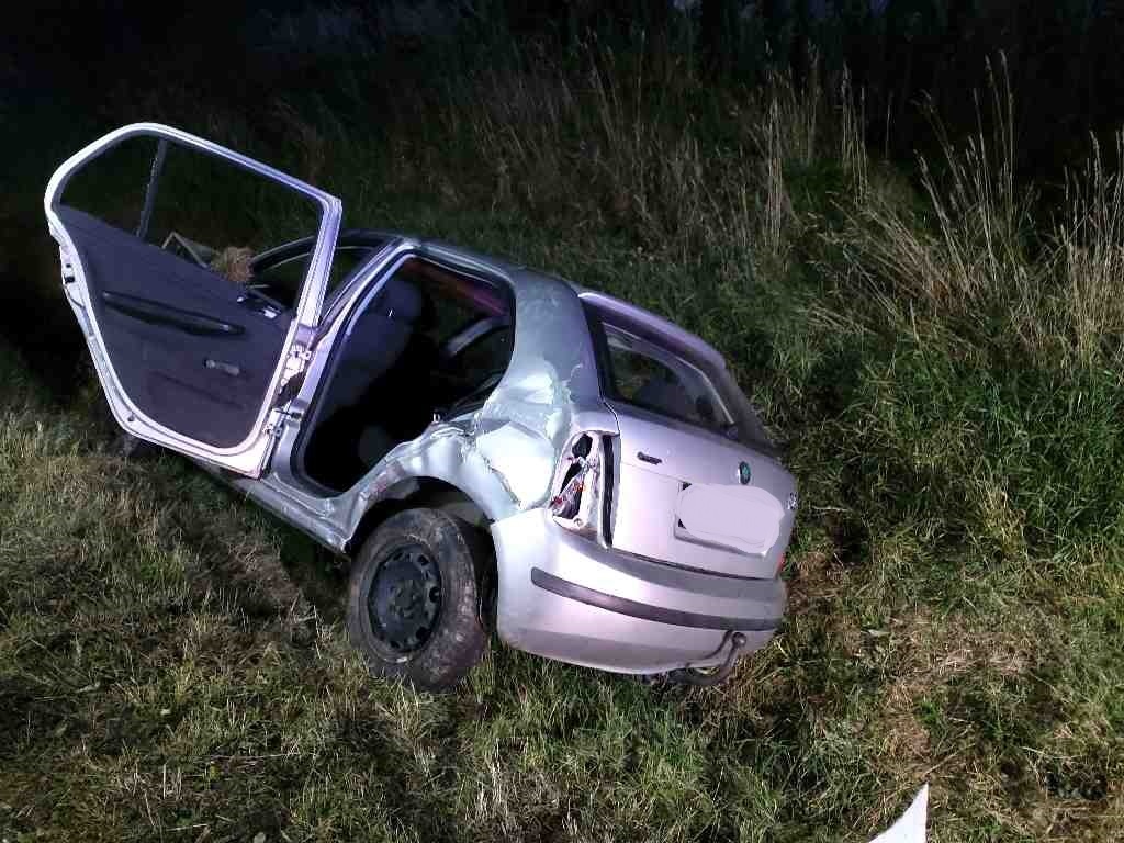 Auto v příkopu 12.9.2021.jpg