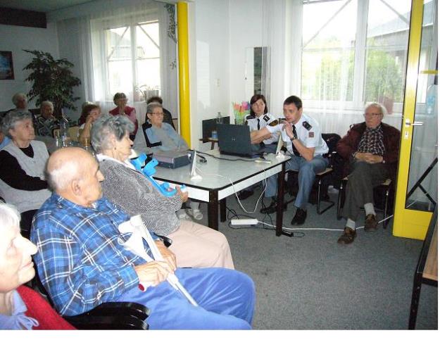 Besedy v Domovech důchodců.jpg